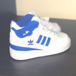 Brand new Never worn Kids Sneakers . If you are in Philadelphia I can drop off